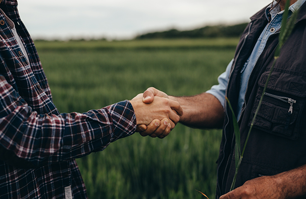 Agriculteurs et financeurs finalisent un paiement pour services environnementaux