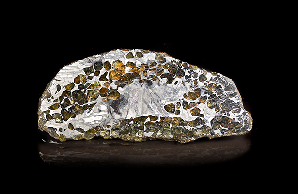 Fragment de météorite Seymchan minéraux sur terre